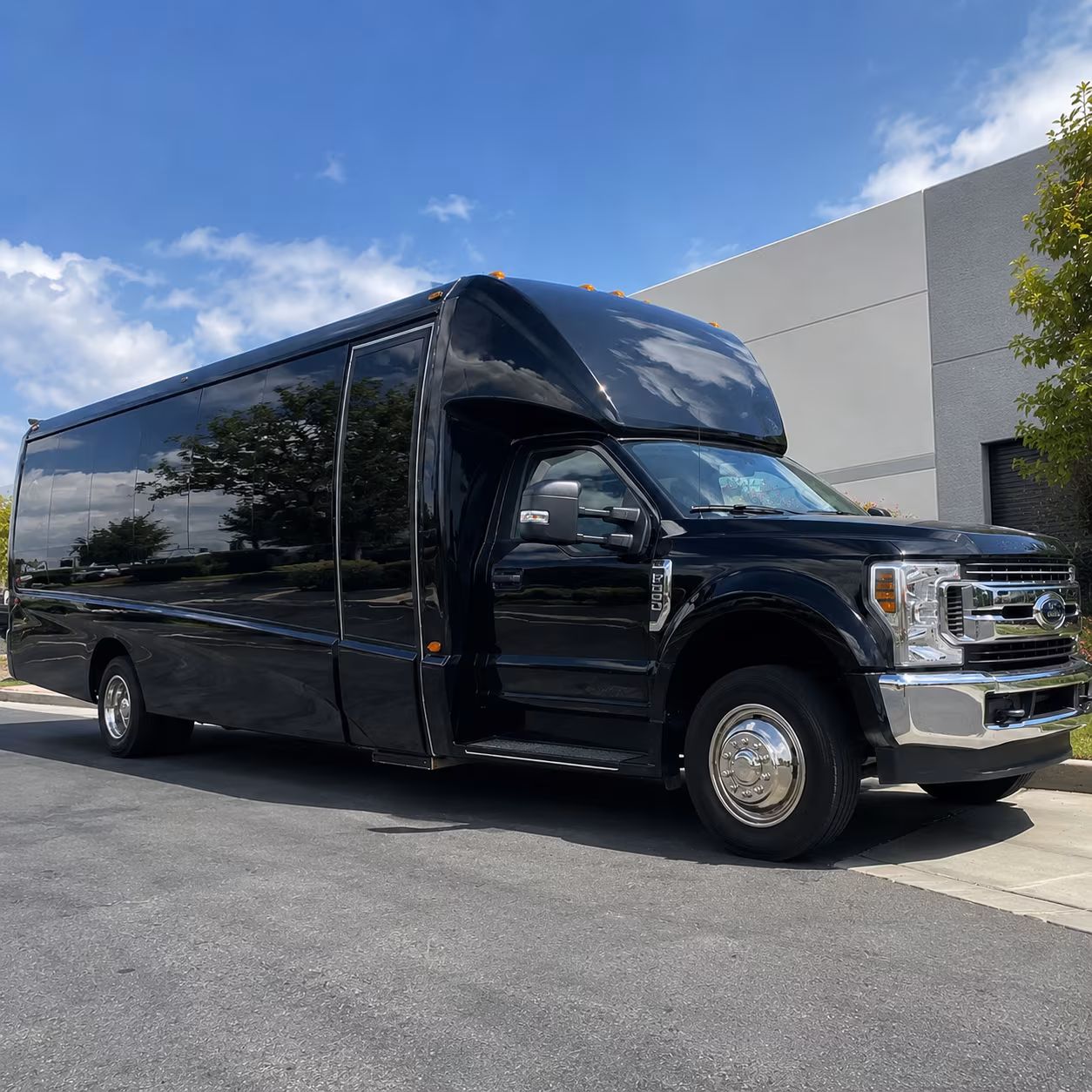 minibus wine tours for small groups around the albemarle and currituck sound region